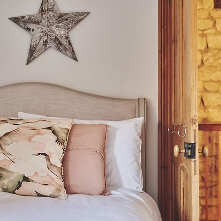 Large Stylish Luxury Cotswold Cottage - Ideal For Families, W/ Ev Charging Andoversford Luaran gambar