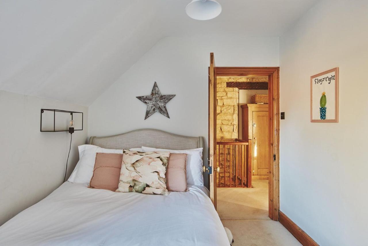 Large Stylish Luxury Cotswold Cottage - Ideal For Families, W/ Ev Charging Andoversford Luaran gambar
