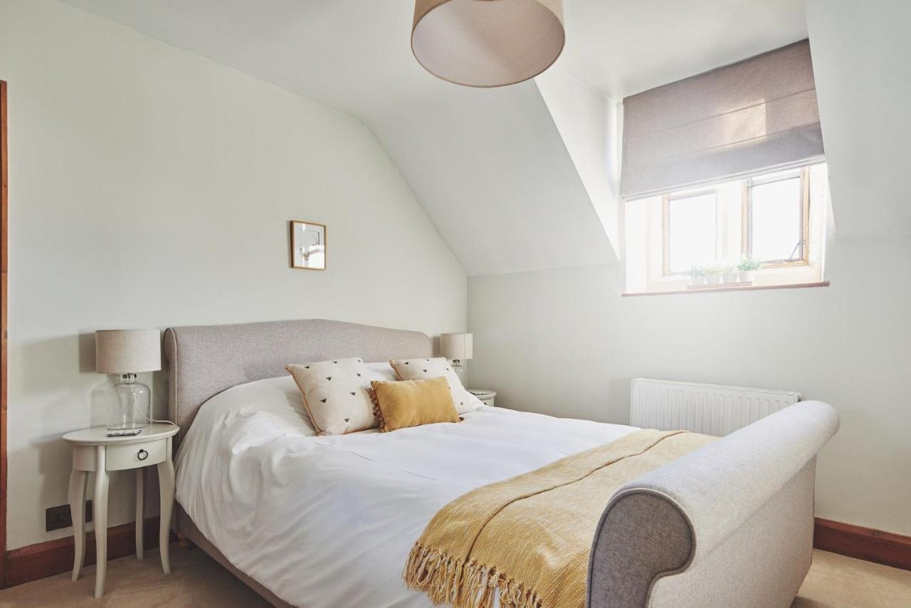 Large Stylish Luxury Cotswold Cottage - Ideal For Families, W/ Ev Charging Andoversford Luaran gambar