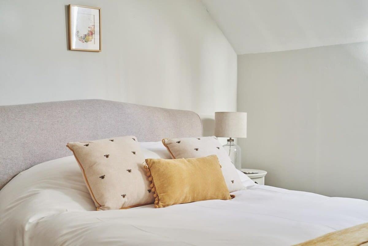Large Stylish Luxury Cotswold Cottage - Ideal For Families, W/ Ev Charging Andoversford Luaran gambar