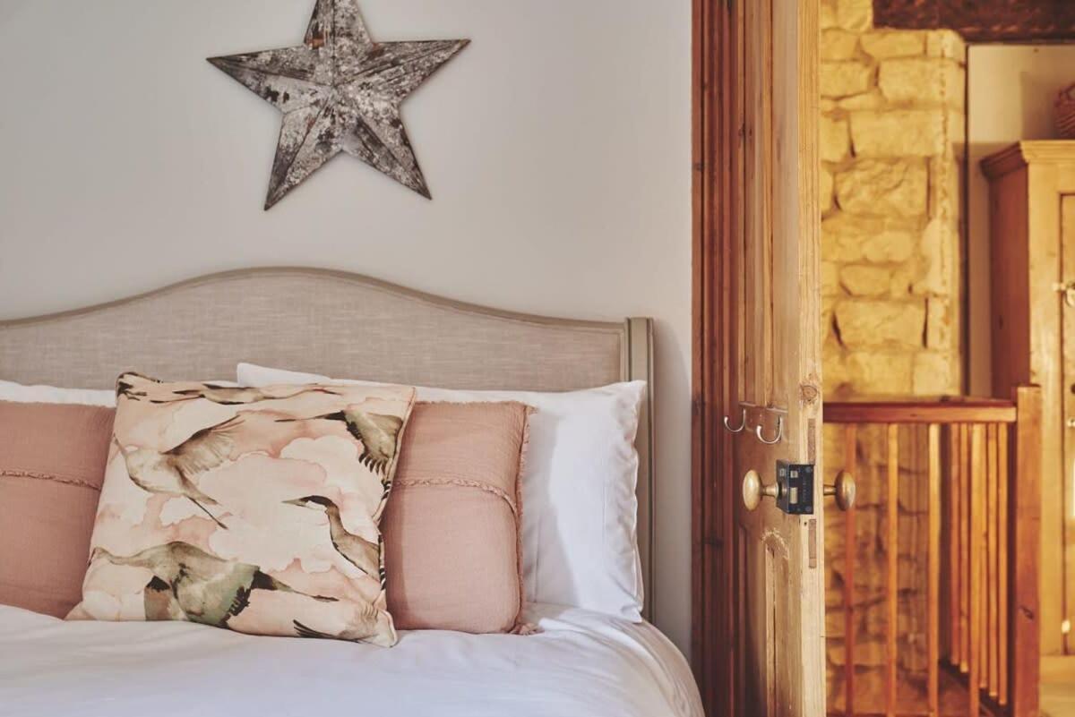 Large Stylish Luxury Cotswold Cottage - Ideal For Families, W/ Ev Charging Andoversford Luaran gambar