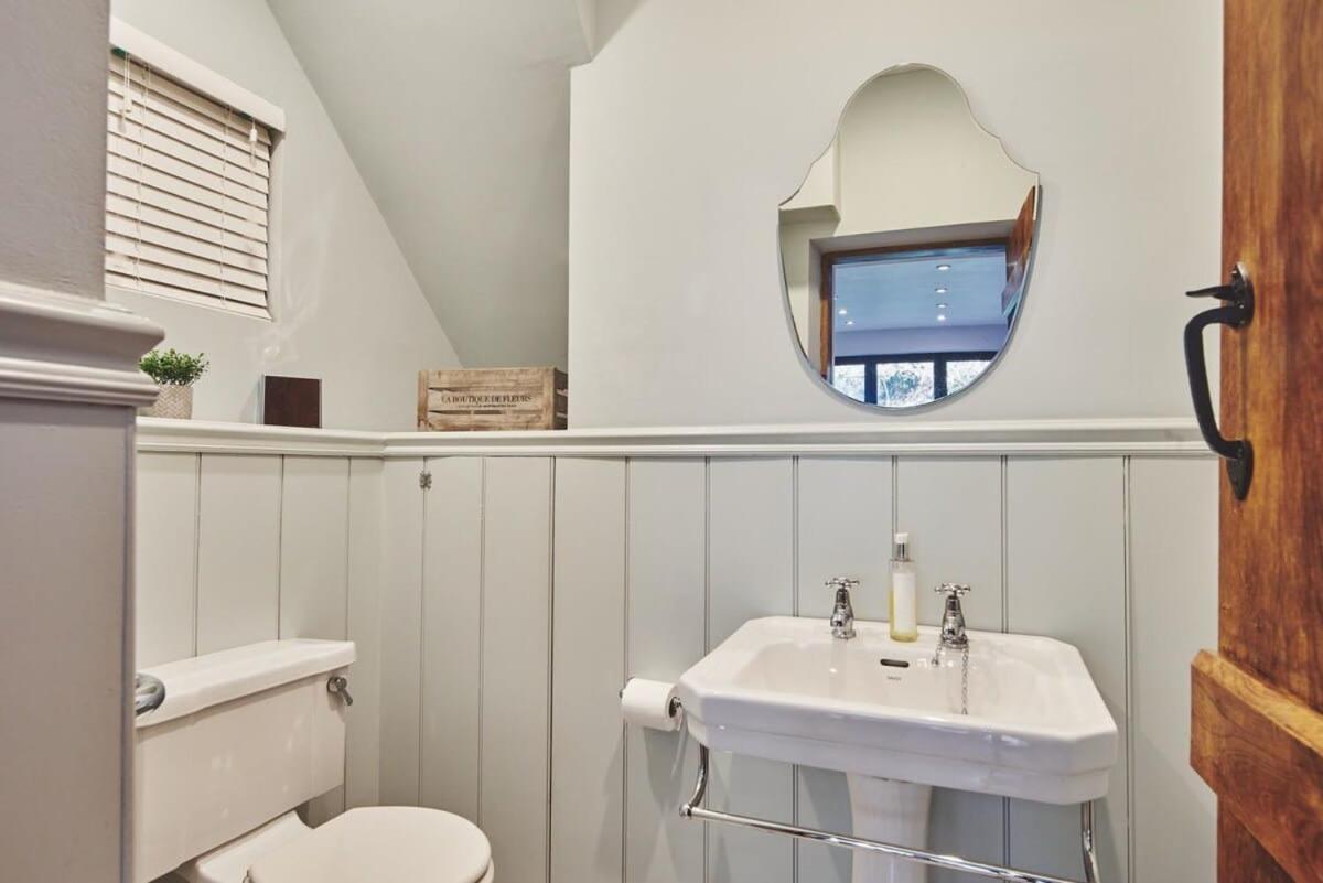 Large Stylish Luxury Cotswold Cottage - Ideal For Families, W/ Ev Charging Andoversford Luaran gambar
