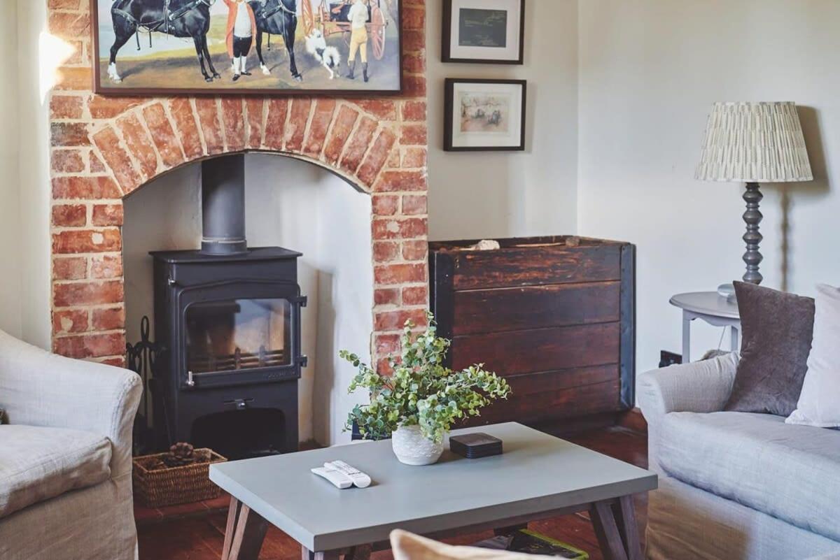 Large Stylish Luxury Cotswold Cottage - Ideal For Families, W/ Ev Charging Andoversford Luaran gambar