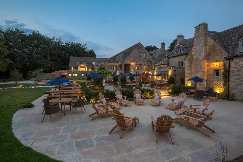 Large Stylish Luxury Cotswold Cottage - Ideal For Families, W/ Ev Charging Andoversford Luaran gambar