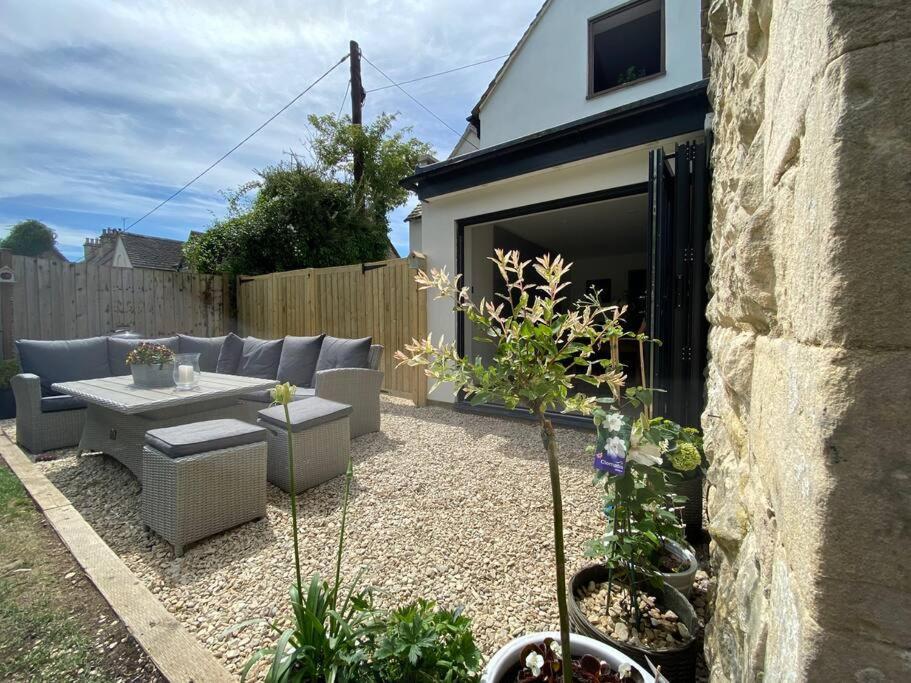 Large Stylish Luxury Cotswold Cottage - Ideal For Families, W/ Ev Charging Andoversford Luaran gambar